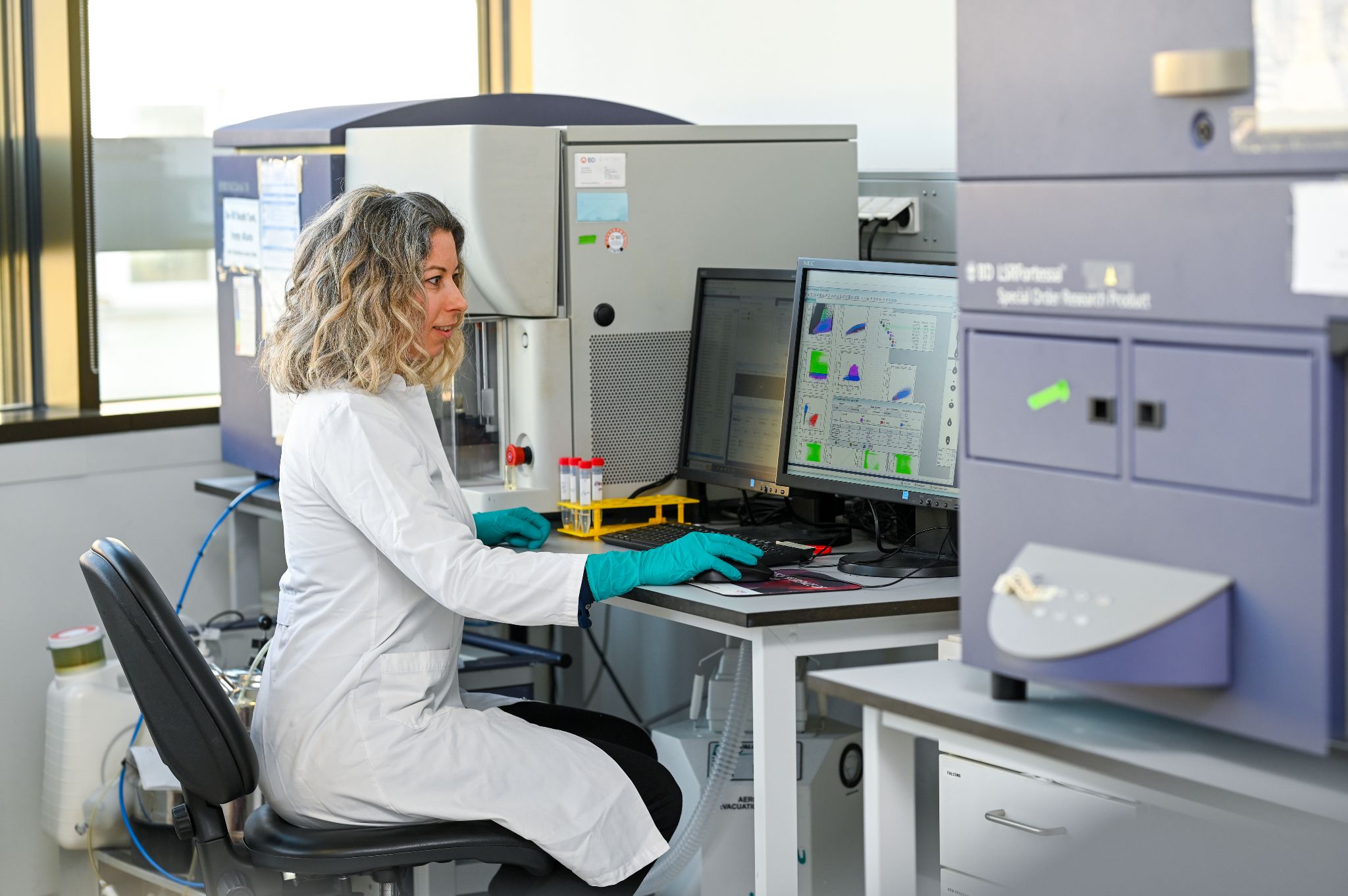 L. Bachmann in a lab at TranslaTUM